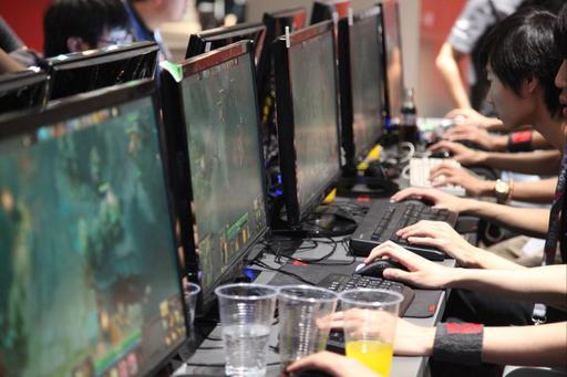 DOTA 2 - Первые фото с GamesCOM 2011 dota 2.New фото